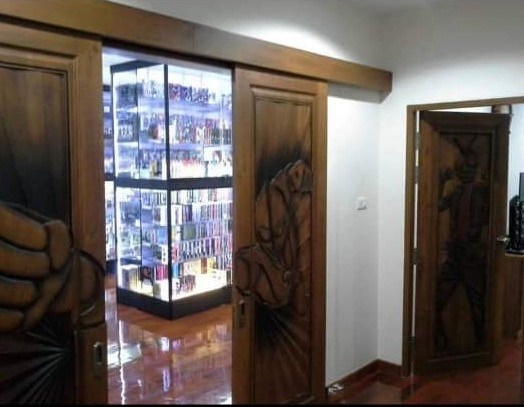 Yontat's Sliding Door