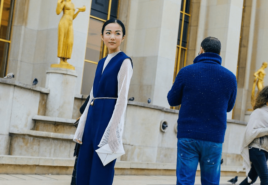 willabelle-ong-paledivision-street-style-fashion-travel -lifestyle-blog-singapore-australia-outfit -editorial-white-denim-jeans-bomber-jacket-louis-vuitton-duffel-bag-rimowa- luggage – Pale Division by Willabelle Ong