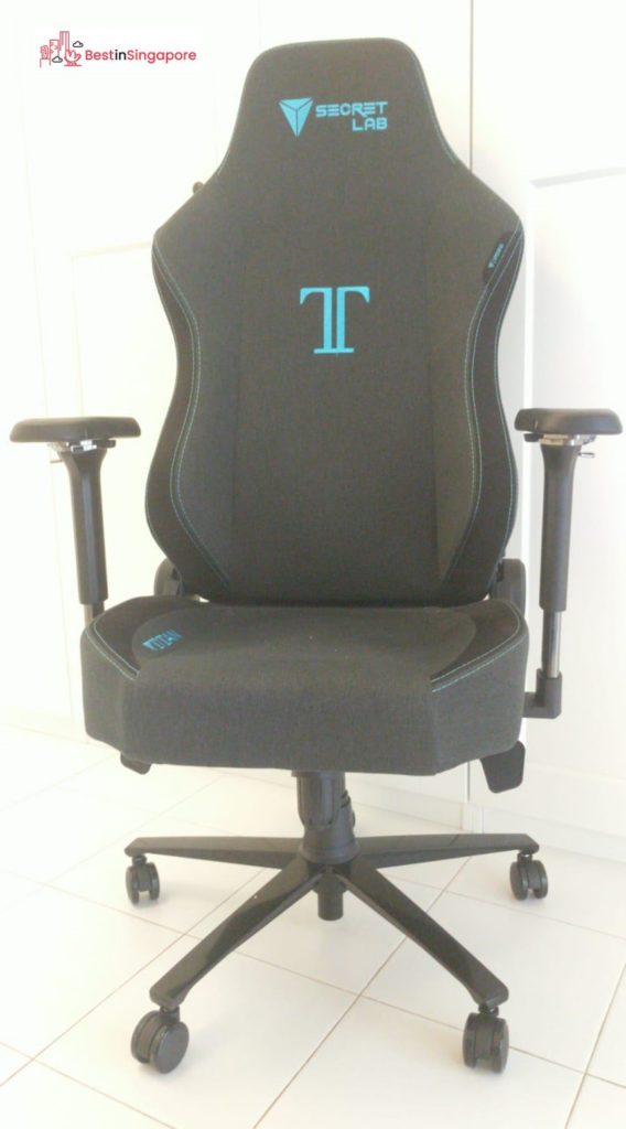 SecretLab Titan's Front 2