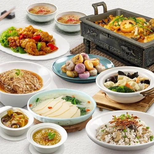 A full buffet spread of Chinese vegetarian dishes
