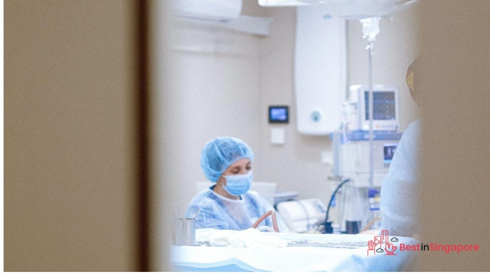 Know the difference between plastic and cosmetic surgeons