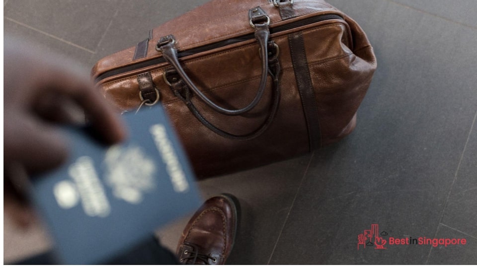 Both airlines allow one 7-kg carry-on bag