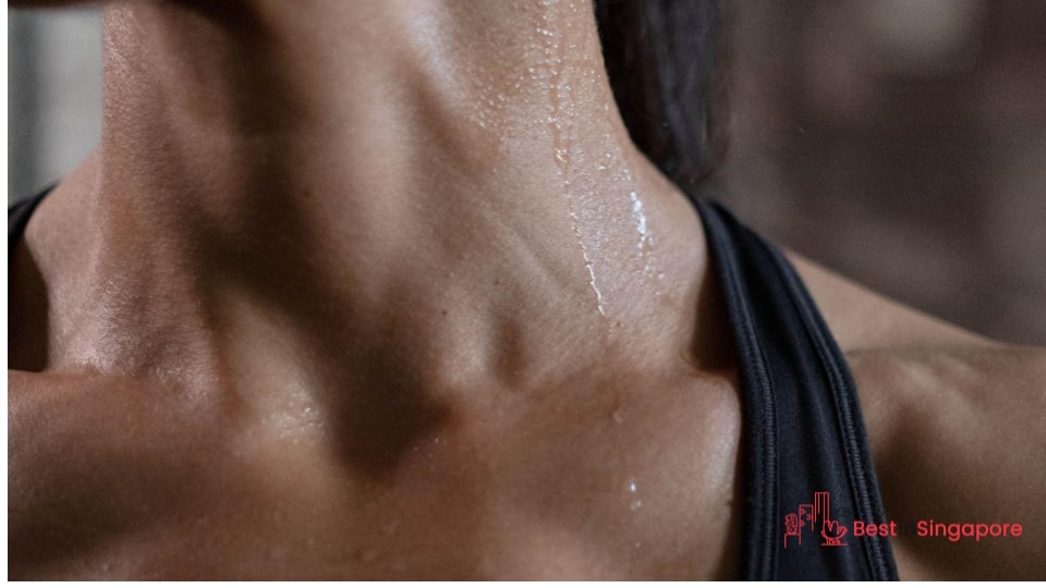 Humidity can reach 70%–80%