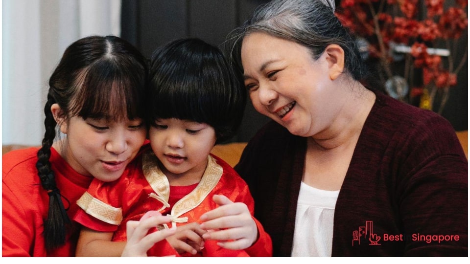 There were an estimated 400,000 Cantonese speakers in the 1970s