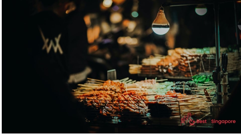 Which has better food and dining choices