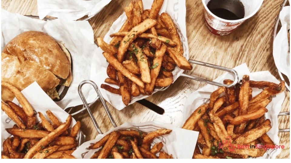 By 2018, 55% of Singaporeans were dining out weekly