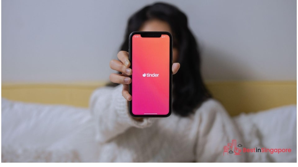 They go on dating apps to find potential partners