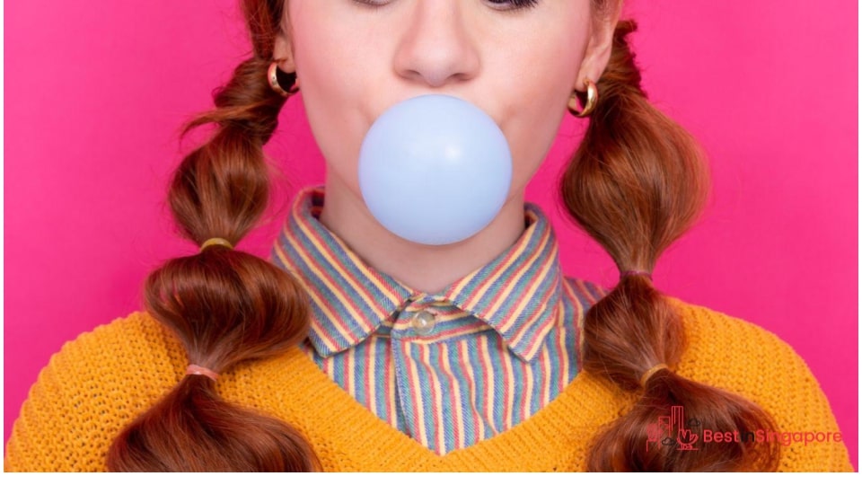 What are the penalties and punishments for chewing gum in Singapore