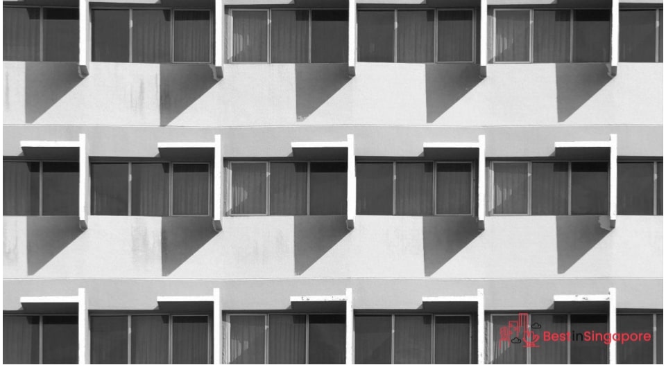 Does a foreigner need to be a Singapore resident to start a company