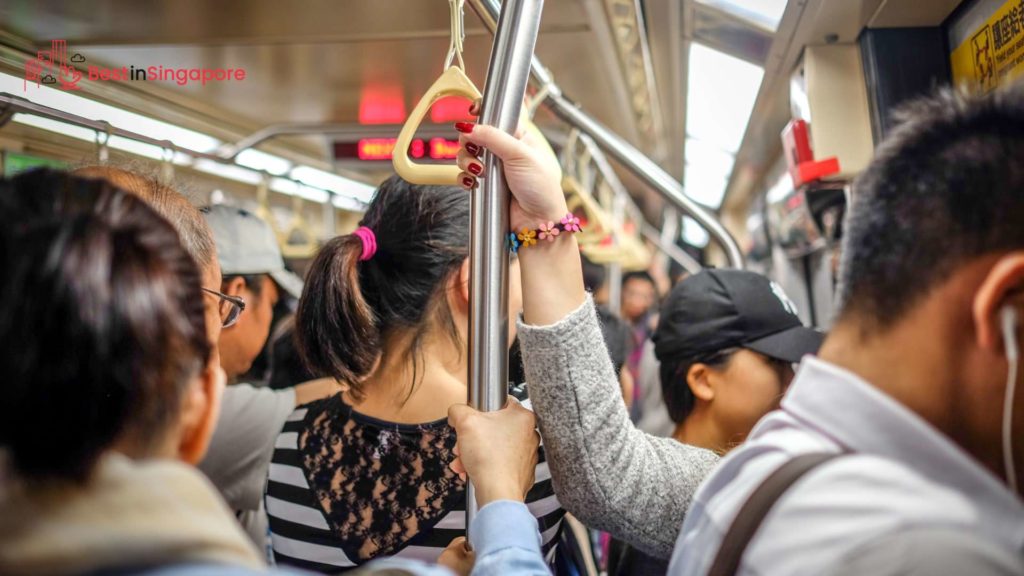 What are the operating hours of Singapore MRT